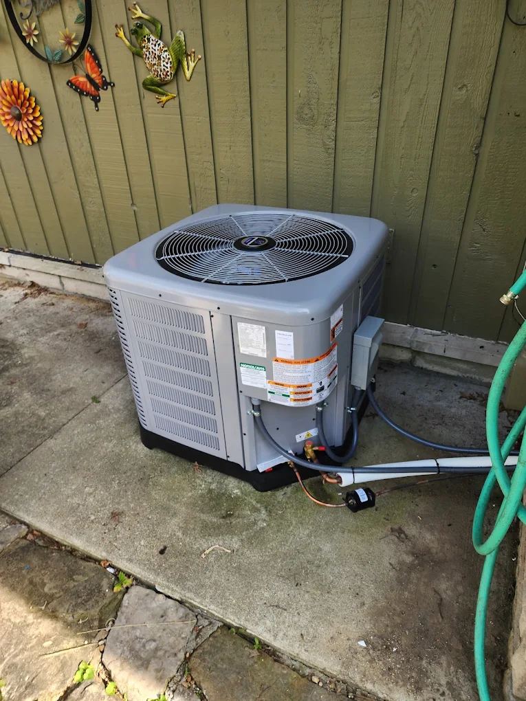 AC condenser with clean lineset and service connections